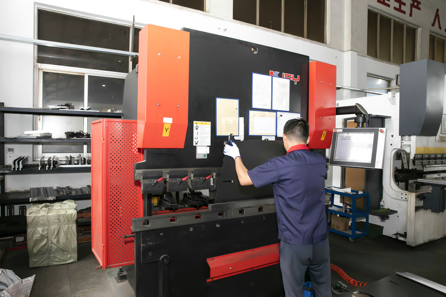 Máy uốn tấm kim loại thủy lực CNC