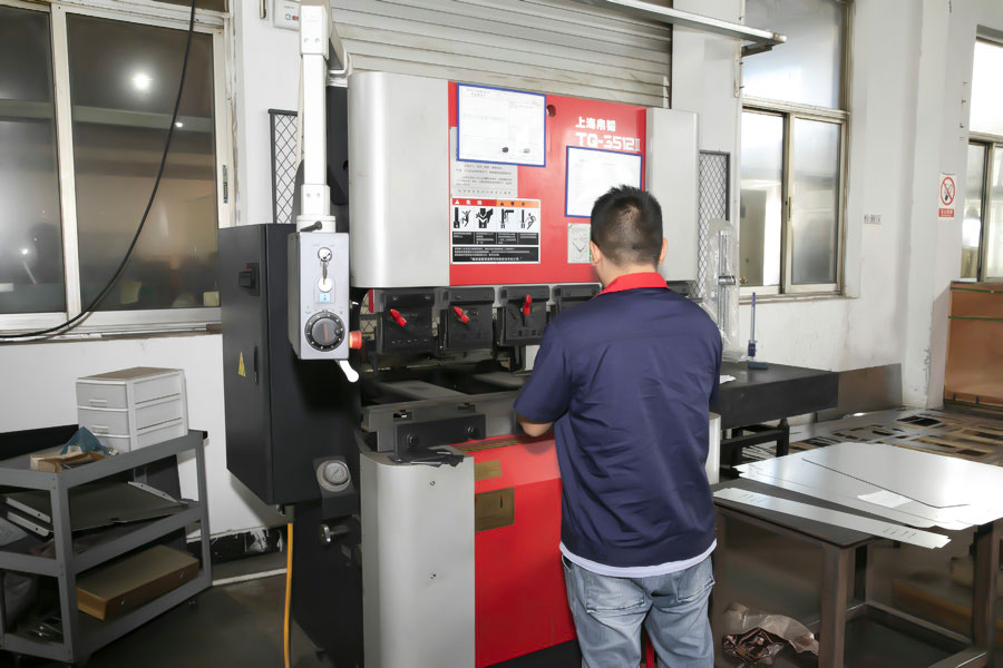 Máy uốn thủy lực